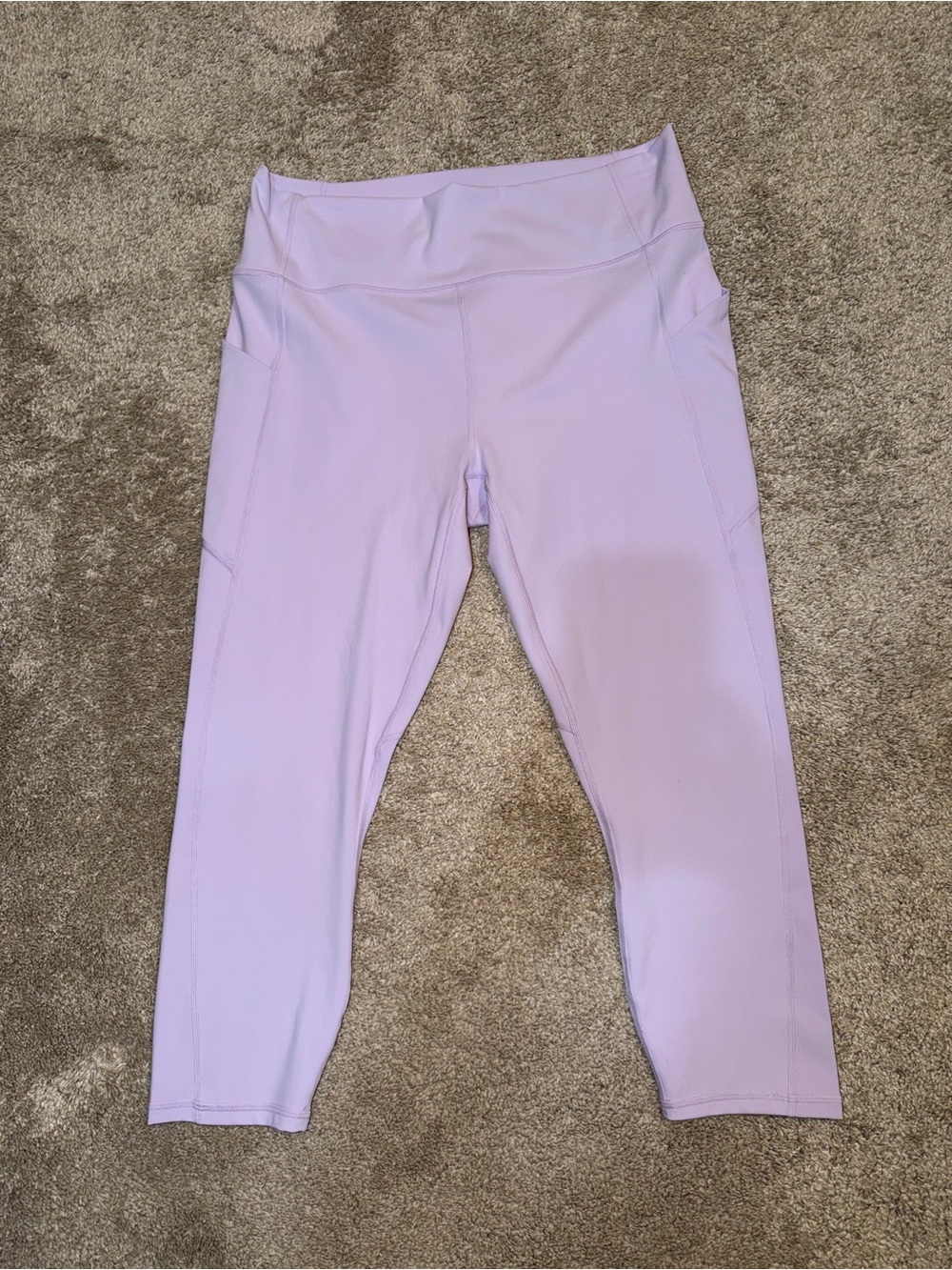 Fabletics Lavender Oasis Capri Leggings. NWT